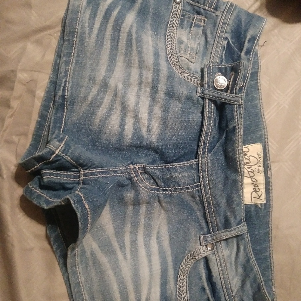 Shorts - Picture 2 of 4